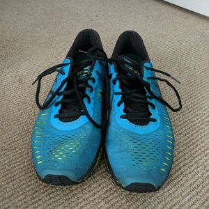 ASICS Men's GEL-Quantum 360
Running sneakers